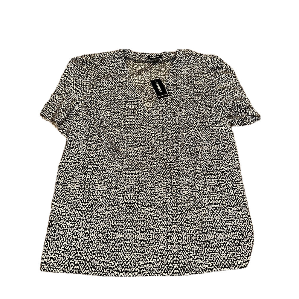 NWT EXPRESS BLUE AND WHITE DOTTED BLOUSE WITH V NECK AND SHORT SLEEVES